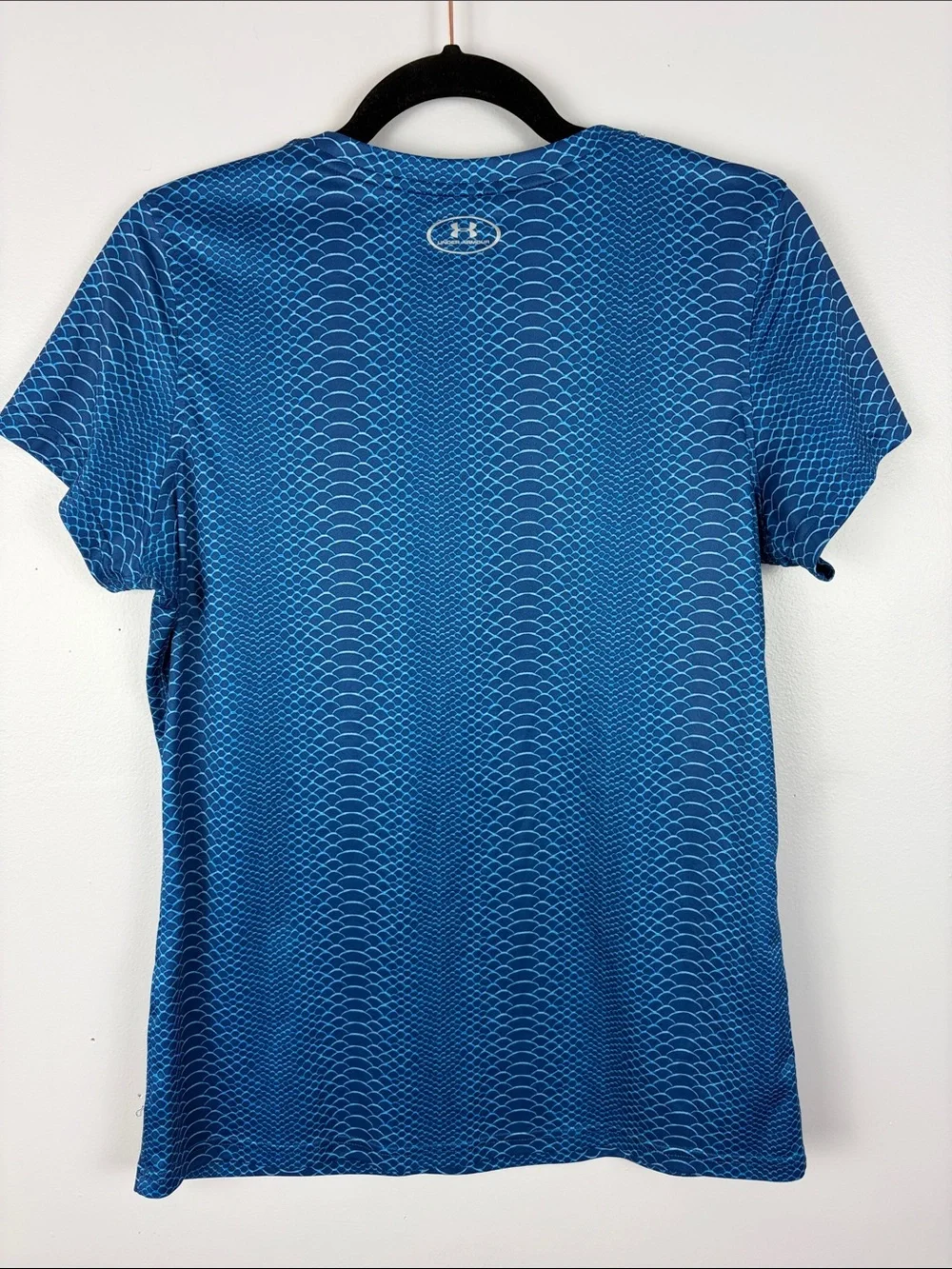Under Armour HeatGear Blue Scale Print Athletic Tee Size Large - Picture 10 of 11